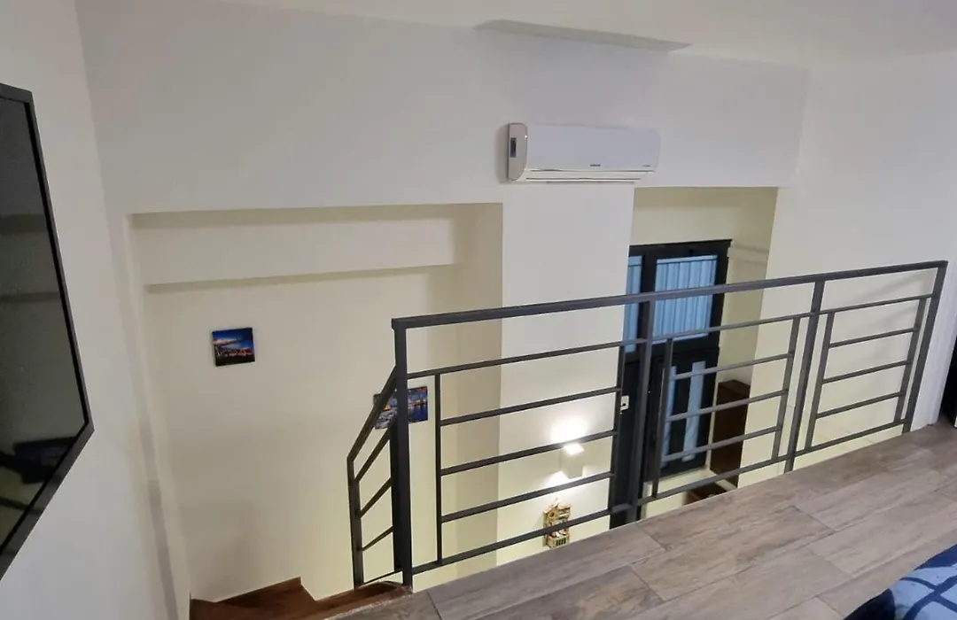 Casa Comoda E Centrale In Quartiere Storico Di Napoli-1