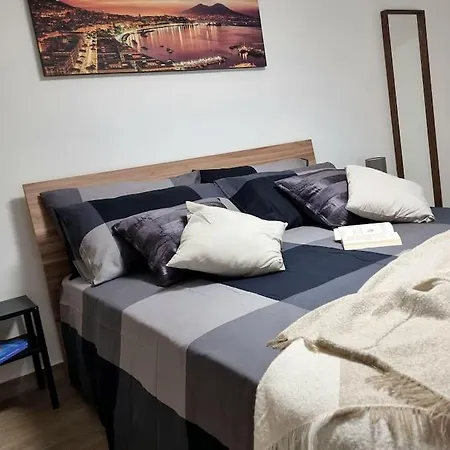 Casa Comoda E Centrale In Quartiere Storico Di Napoli-2