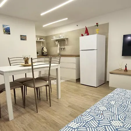 Casa comoda e centrale in quartiere storico di Napoli-2
